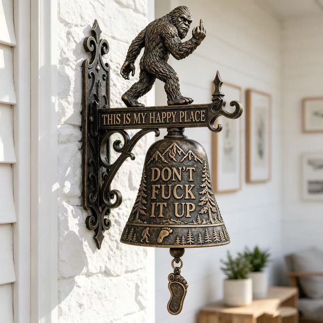 😮🐾Bigfoot Funny Wall Bell – Rustic Sasquatch Doorbell Decor